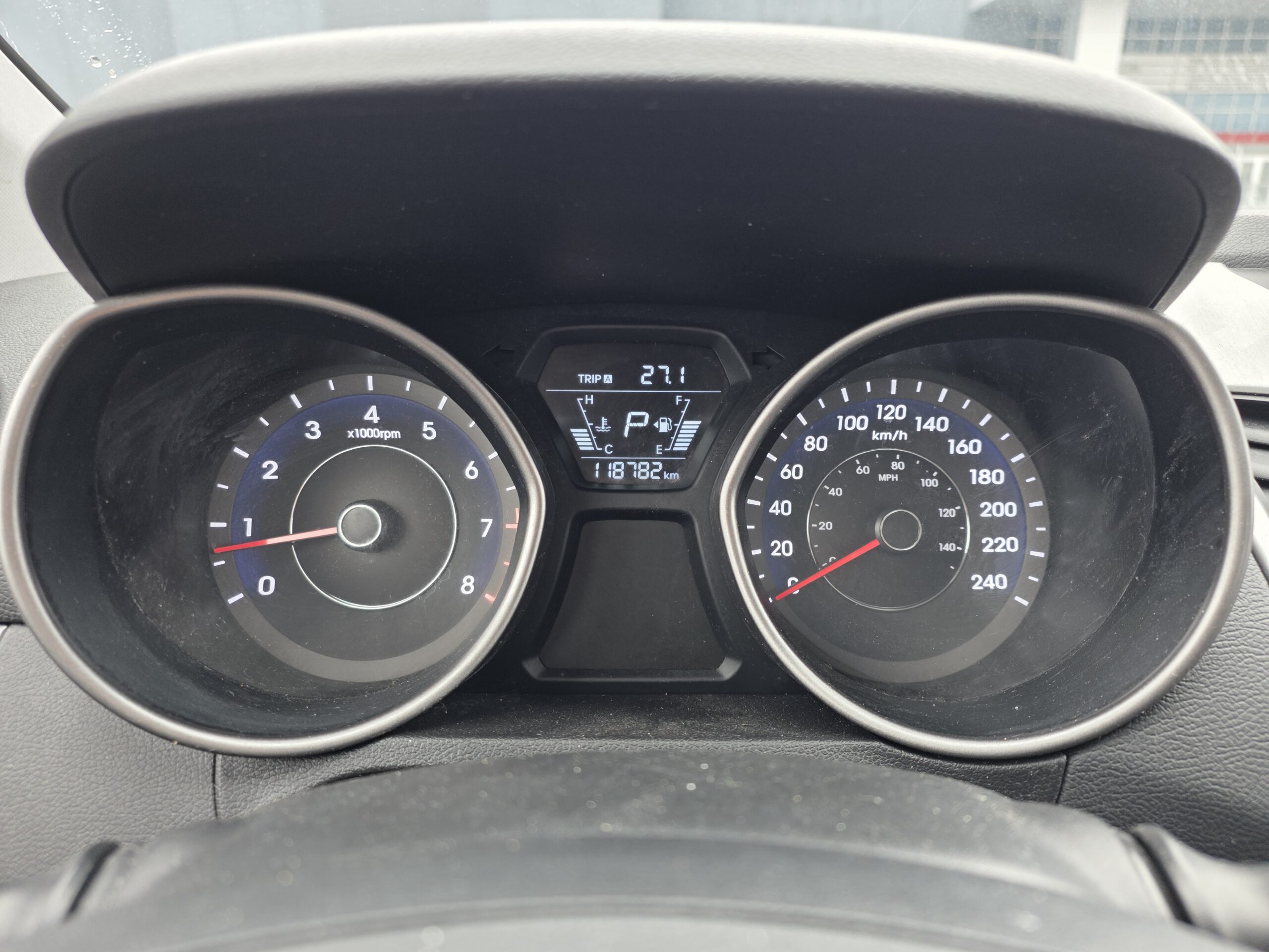 
								Hyundai Elantra 2015 full									