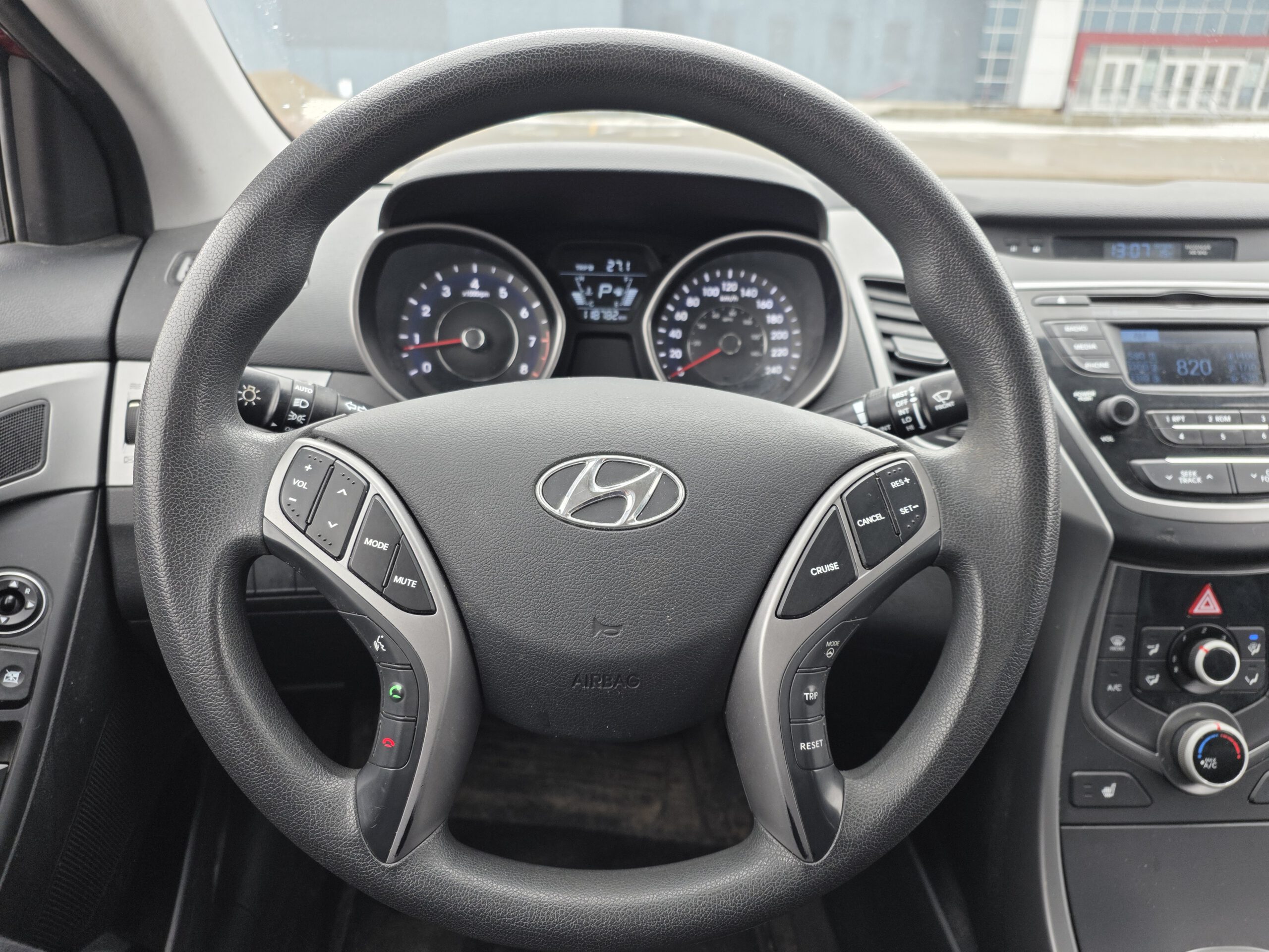 
								Hyundai Elantra 2015 full									
