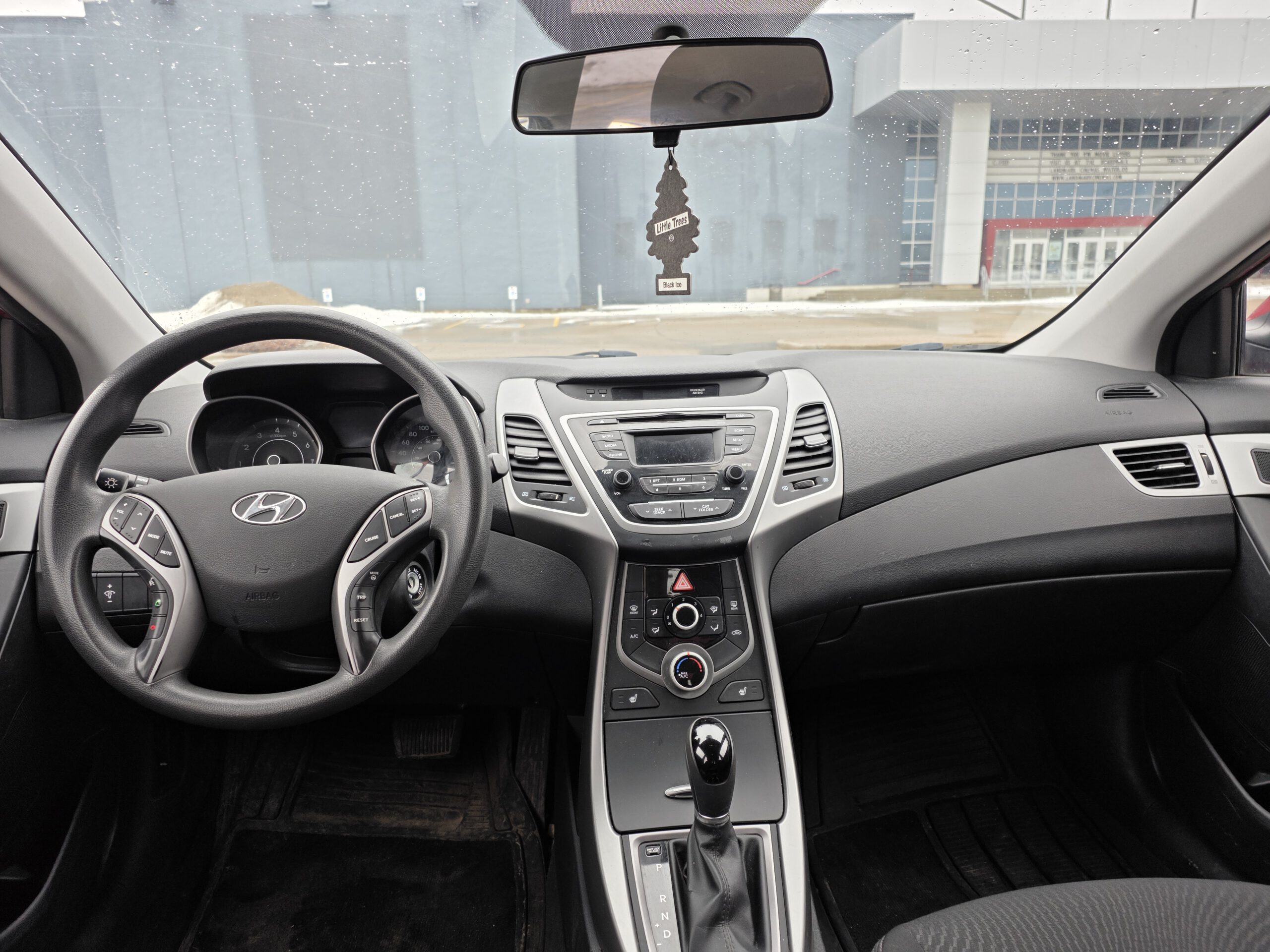 
								Hyundai Elantra 2015 full									