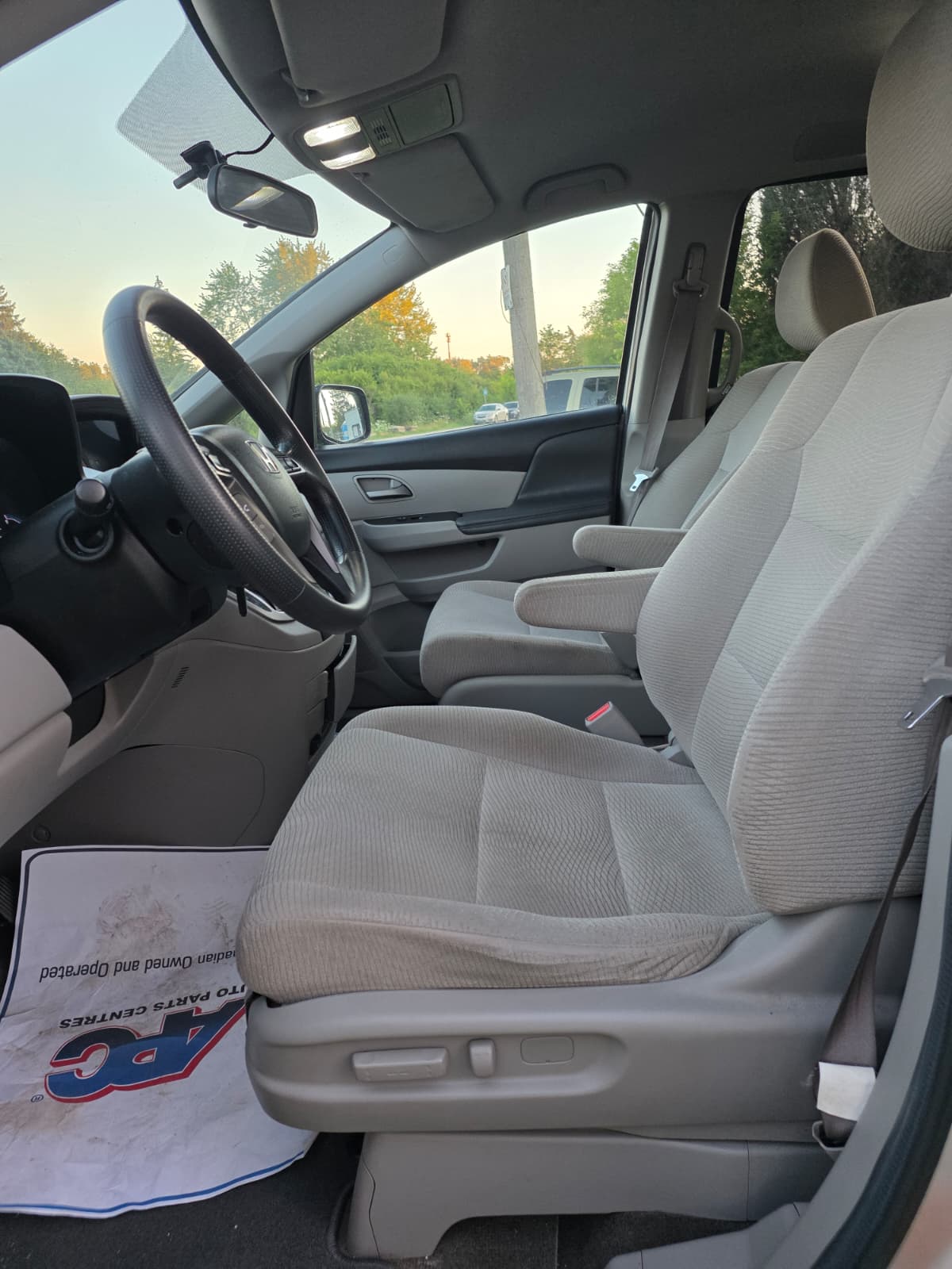 
								Honda Odyssey LX 2013 full									